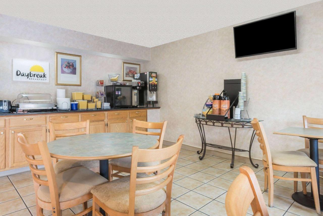 Days Inn By Wyndham Lenox Ma Buitenkant foto