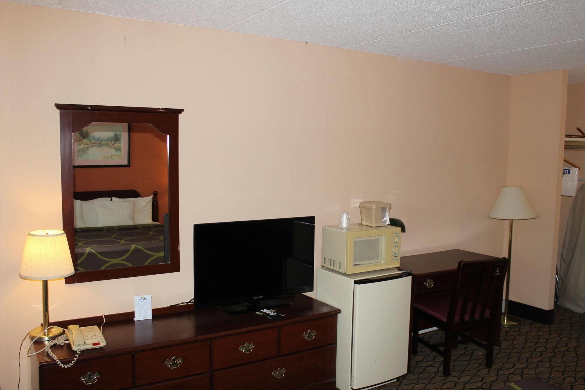 Days Inn By Wyndham Lenox Ma Buitenkant foto
