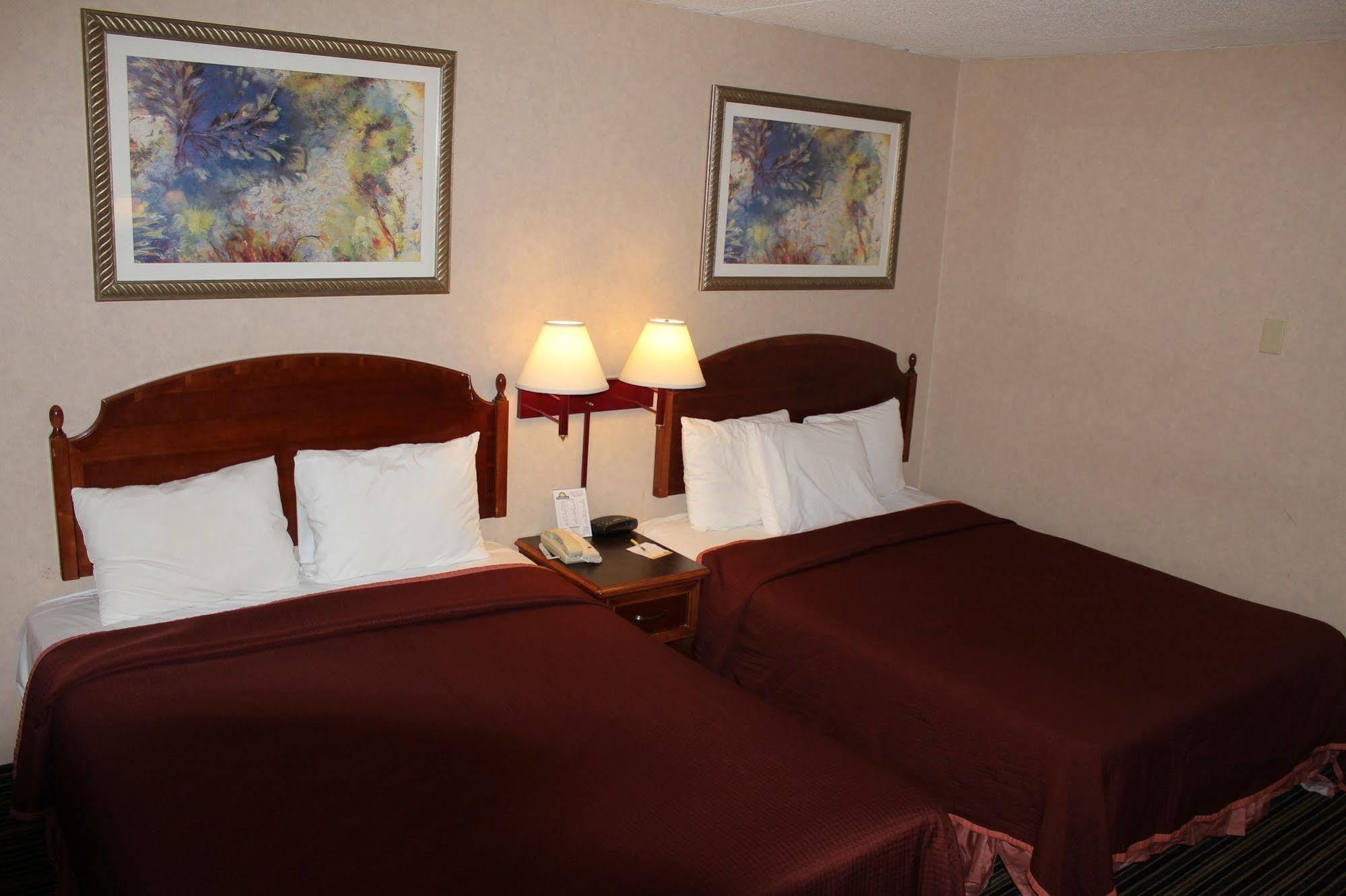 Days Inn By Wyndham Lenox Ma Buitenkant foto