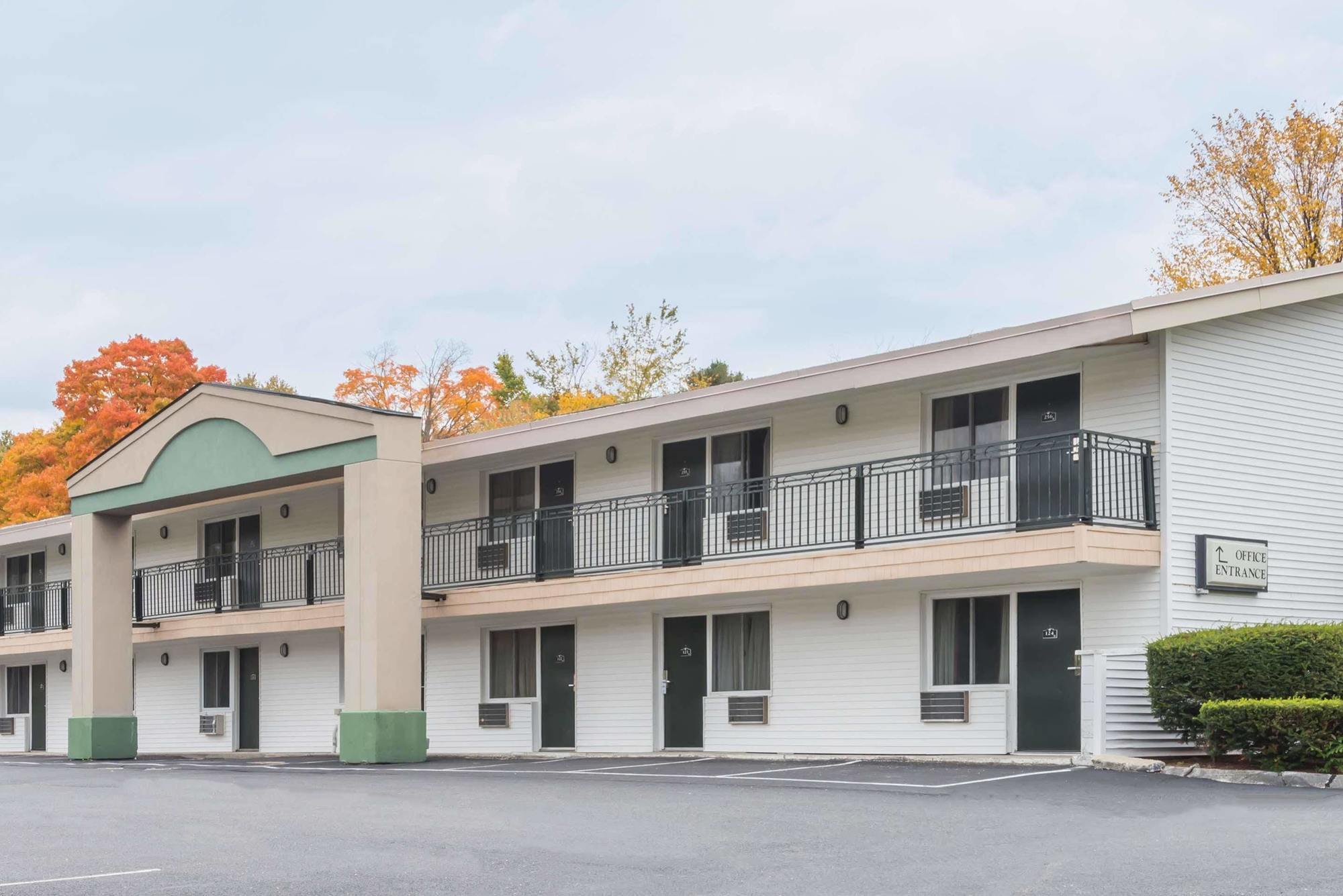 Days Inn By Wyndham Lenox Ma Buitenkant foto