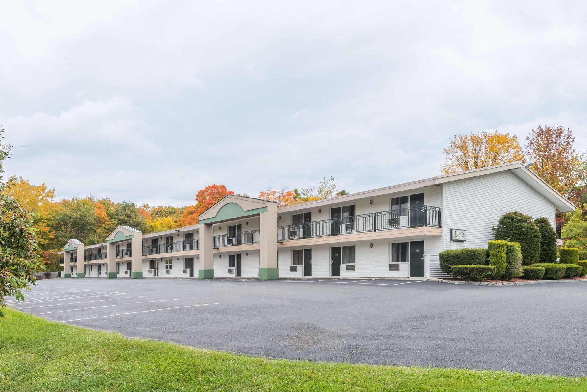 Days Inn By Wyndham Lenox Ma Buitenkant foto