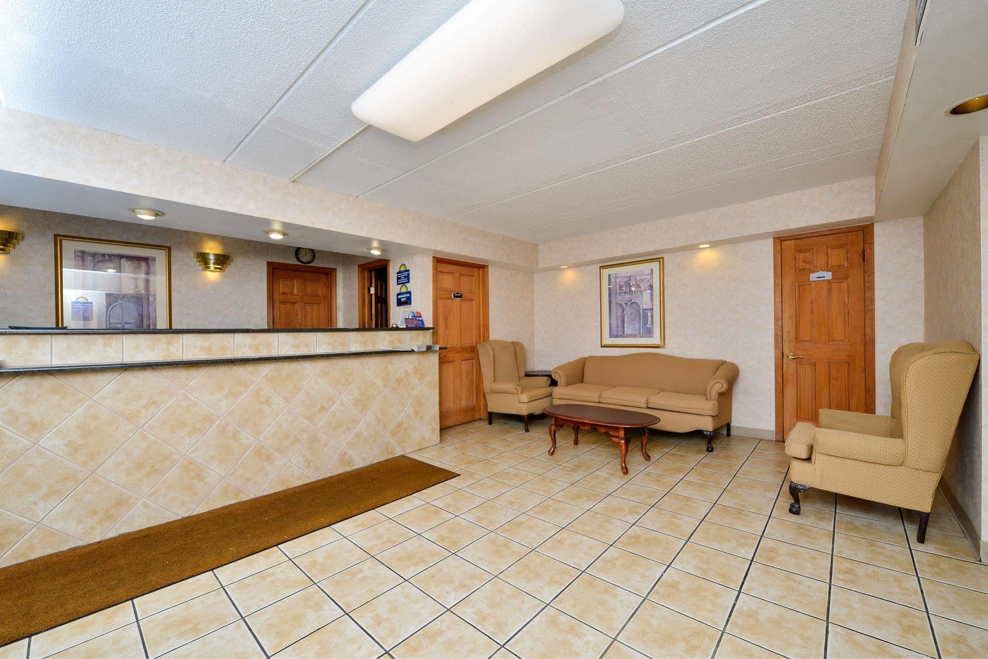 Days Inn By Wyndham Lenox Ma Buitenkant foto