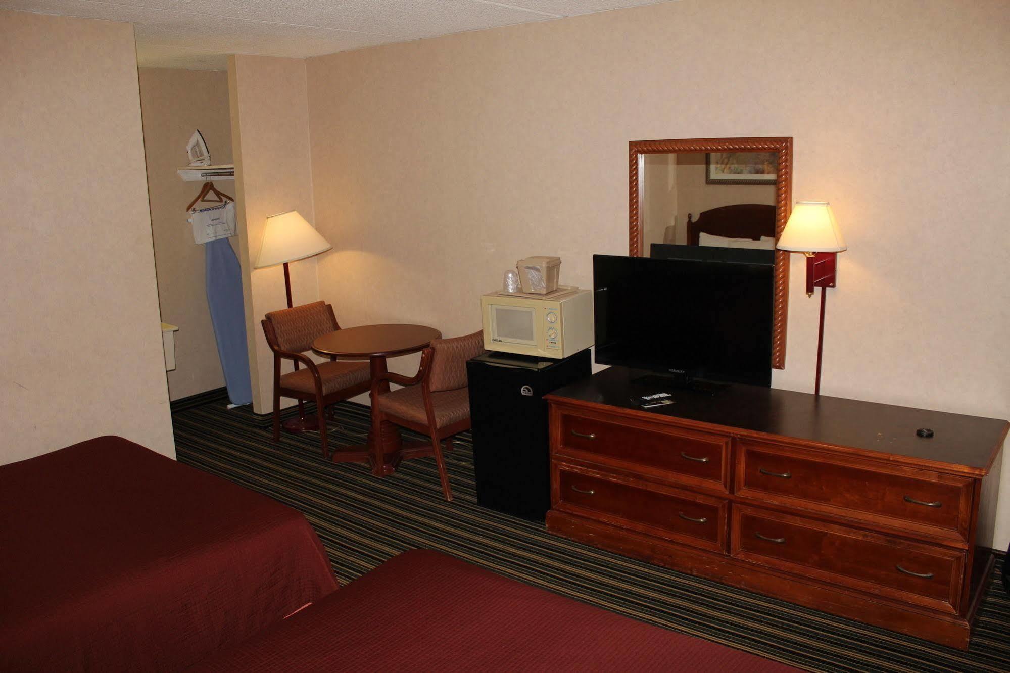 Days Inn By Wyndham Lenox Ma Buitenkant foto
